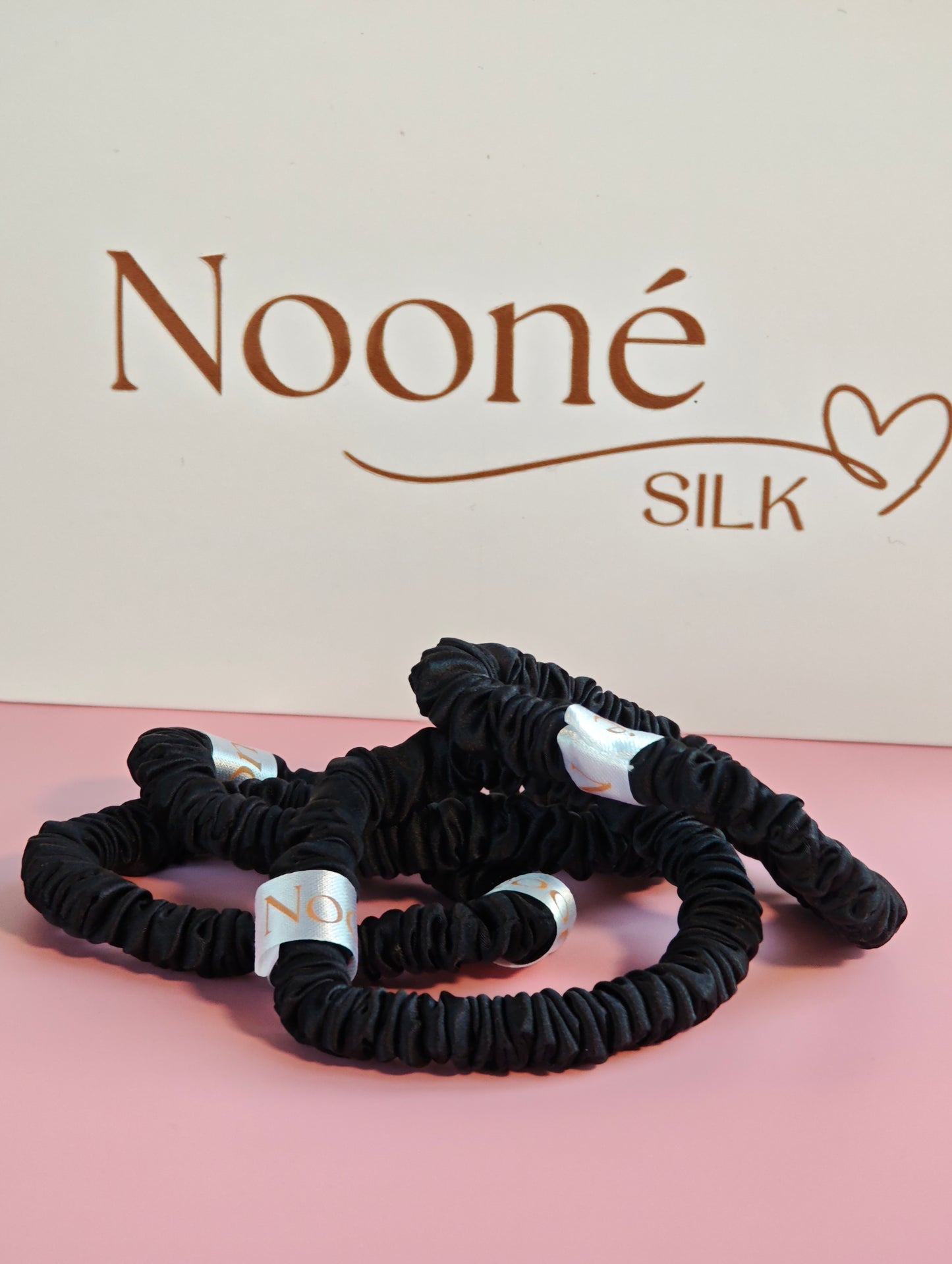 Šilkinė plaukų gumytė, S dydis. Black