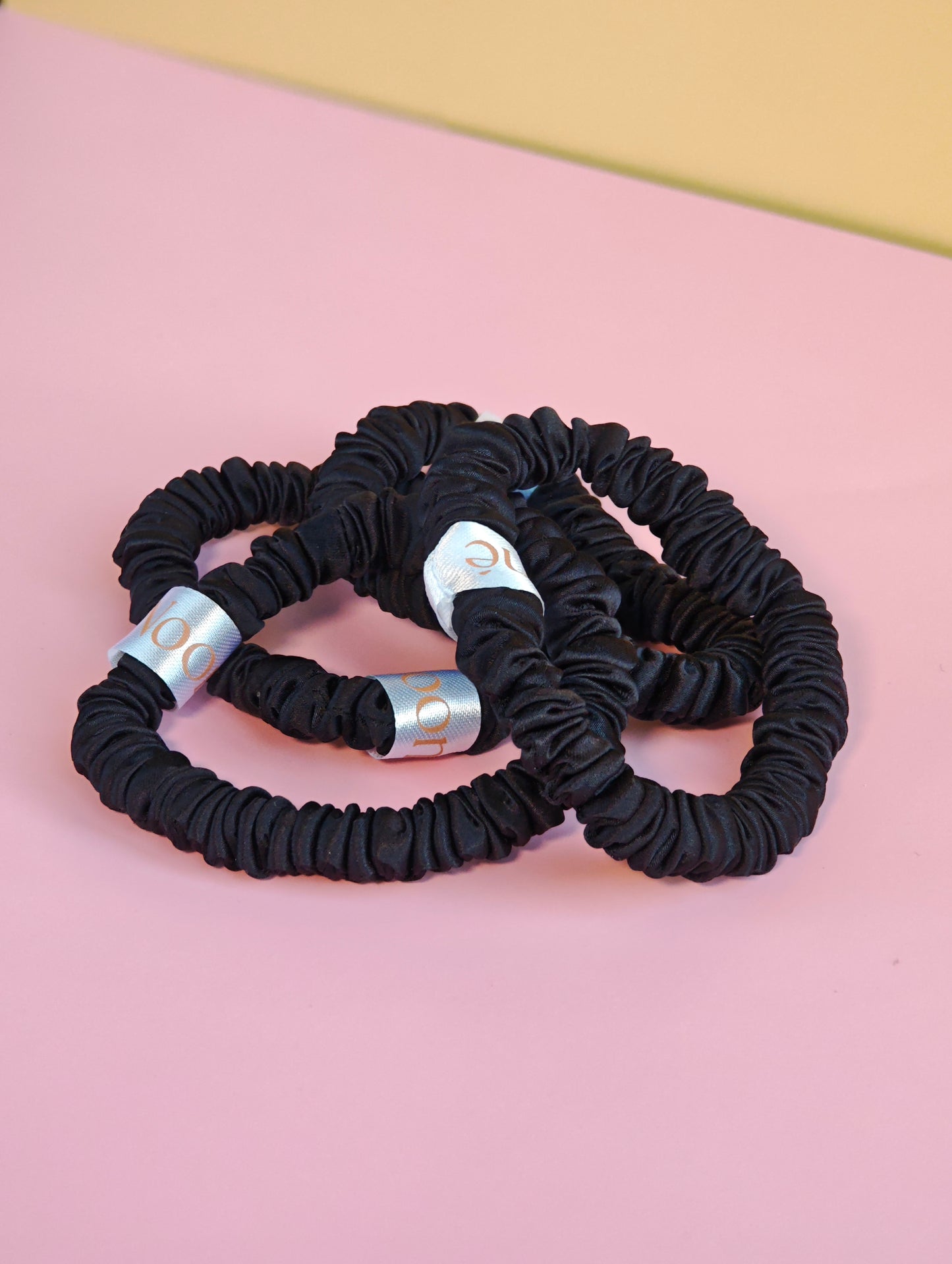 Šilkinė plaukų gumytė, S dydis. Black