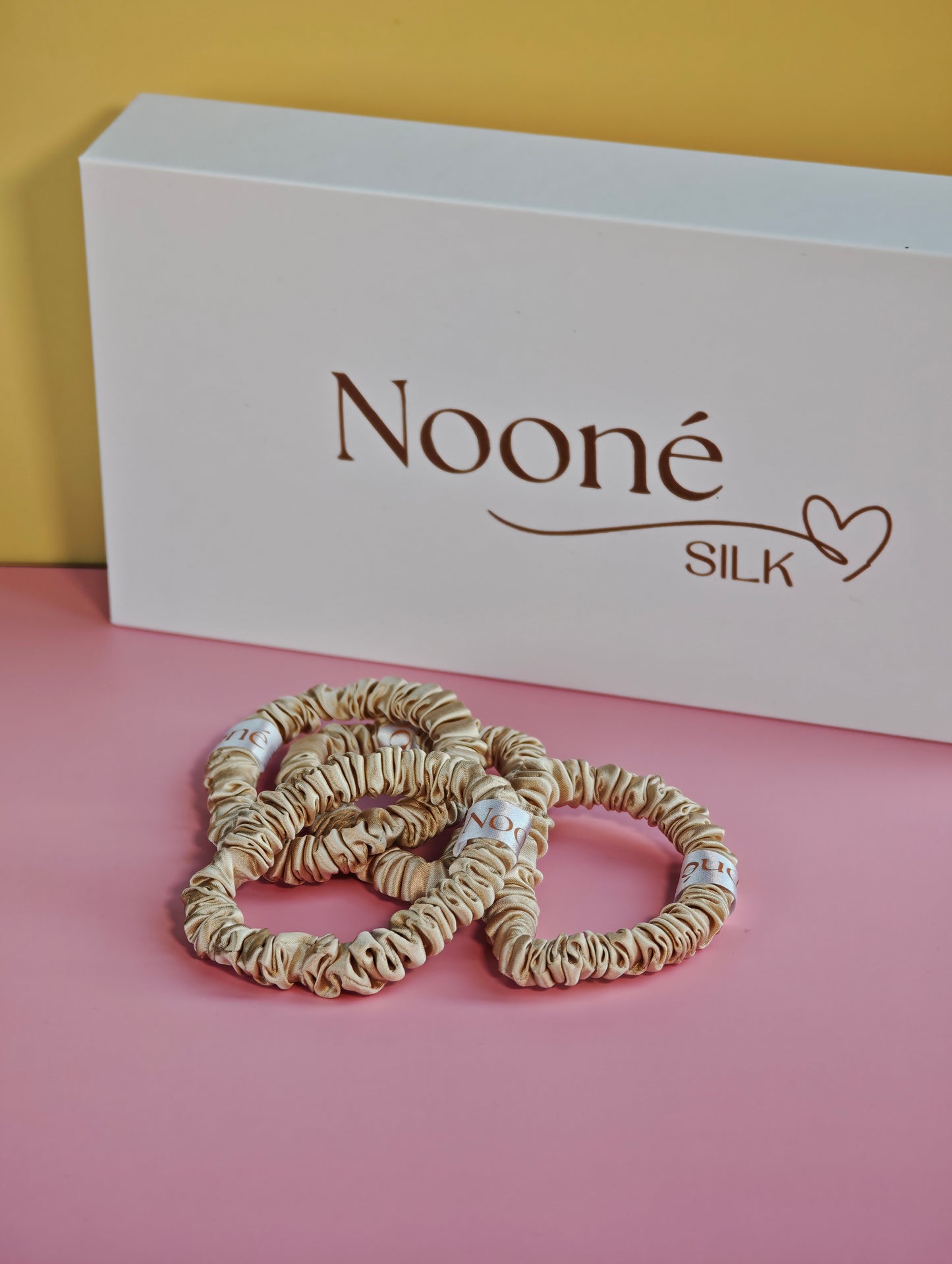 Šilkinė plaukų gumytė, S dydis. Champagne